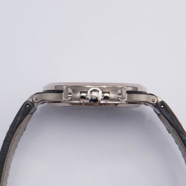 Patek Philippe Nautilus 5711G-001